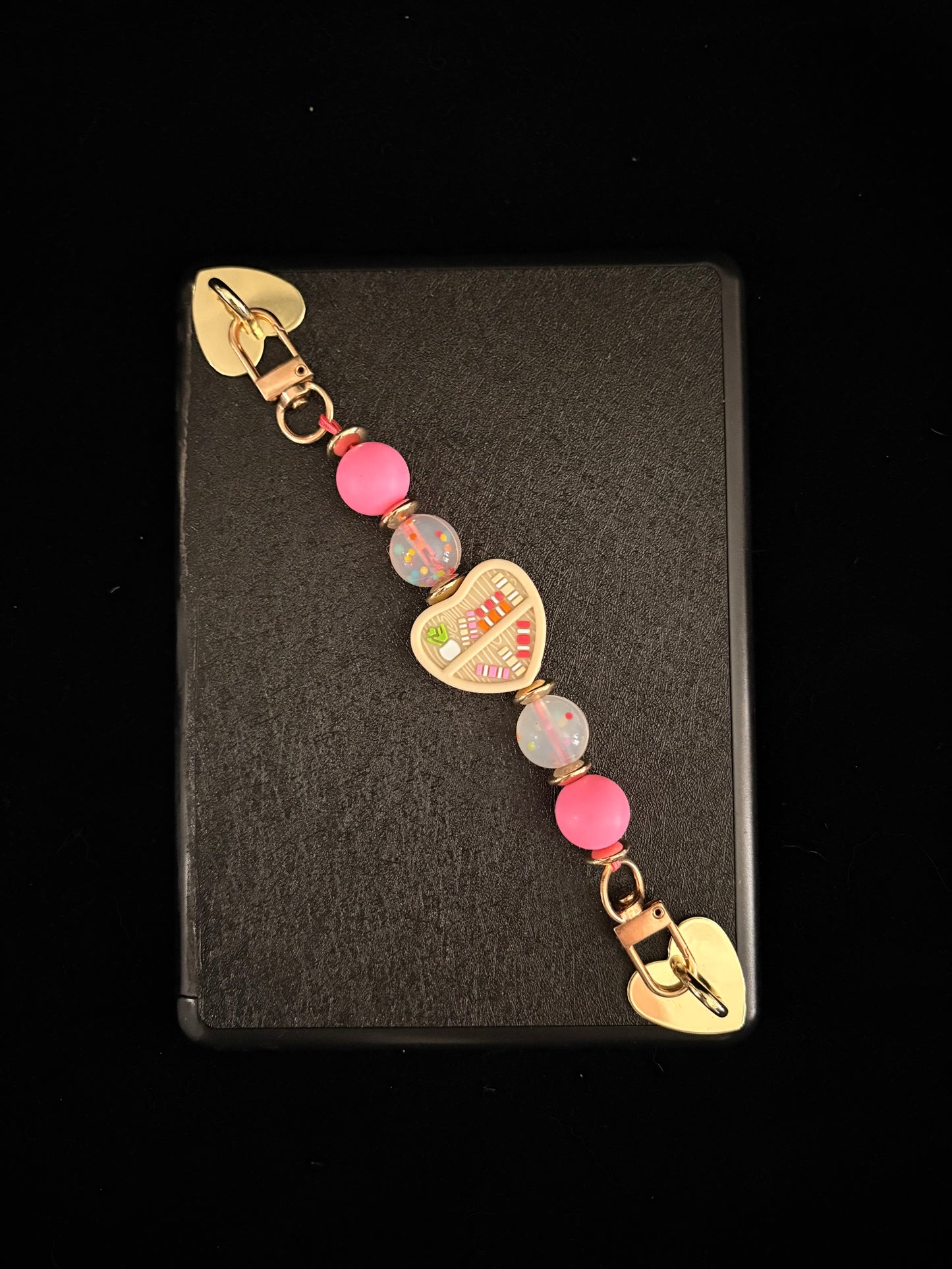Kindle Straps - Heart bookshelf